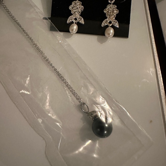 Tahitian Black Pearl Sterling Silver Necklace - Picture 5 of 6